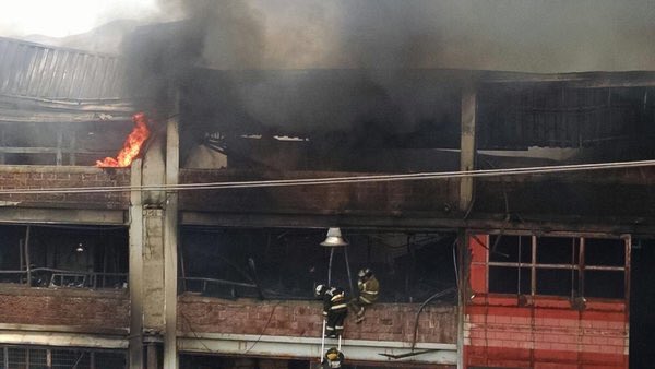 Ciudad de México y de inmediato acudimos con 30 elementos, 2 carros bomba, 8 tanques y 2 camionetas.