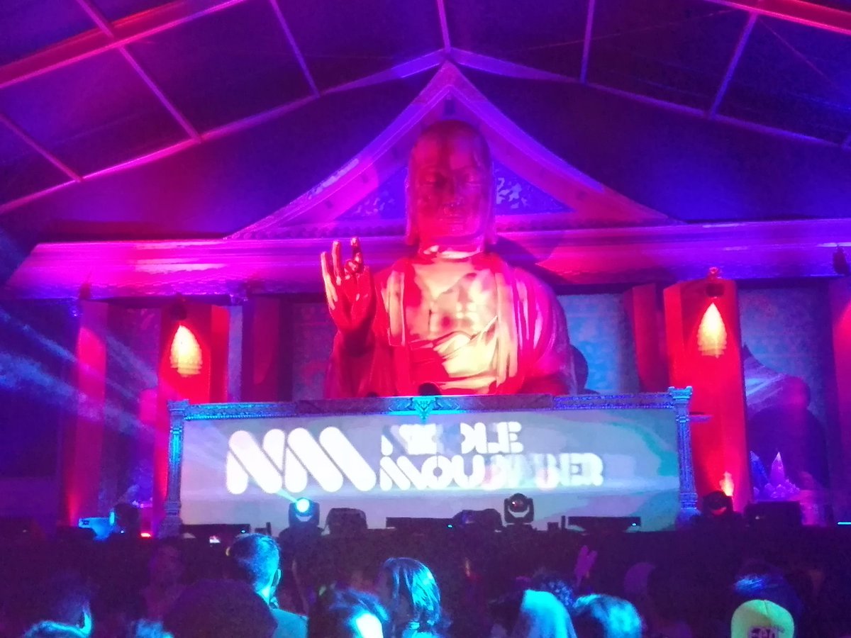 richardbeat1's tweet photo. Revento el #neongarden #EDCMx https://t.co/hAf8gmkbsp