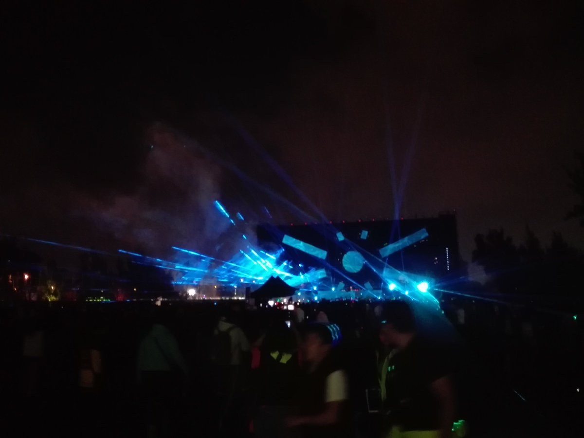 richardbeat1's tweet photo. Revento el #neongarden #EDCMx https://t.co/hAf8gmkbsp