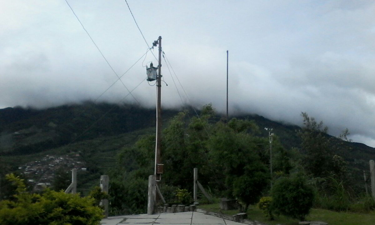 8.25 via pgm selo #merapi berkabut,suhu 19.6°C,kelembaban 67%rh,pressure 835.8 hpa,kec.angin 20.2 km/jam dr Barat