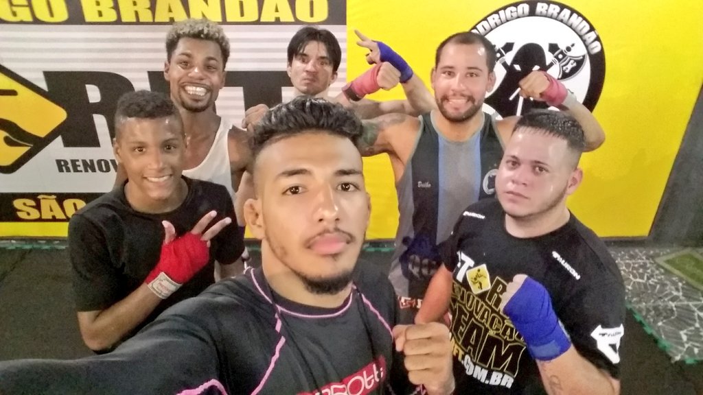 samukaflamengo's tweet photo. Mais um treino pra conta
#RFT
#Muaythai
#MMA
#FamíliaPeixoto 💓
#Rangofit https://t.co/VscMh0HYsD
