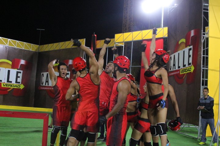 ¡El equipo rojo de #Calle7ElSalvador celebra su primera victoria! ¿Qué les pareció?