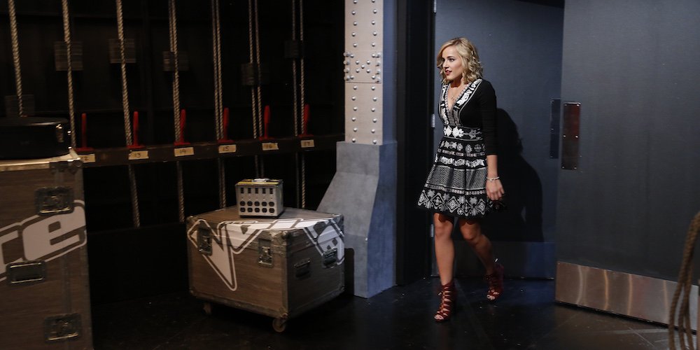 NBCTheVoice's tweet photo. RT if @marysarahmusic singing the classic “Where The Boys Are” has you smiling ear to shining ear. #VoicePremiere https://t.co/qt6v1RTcBb