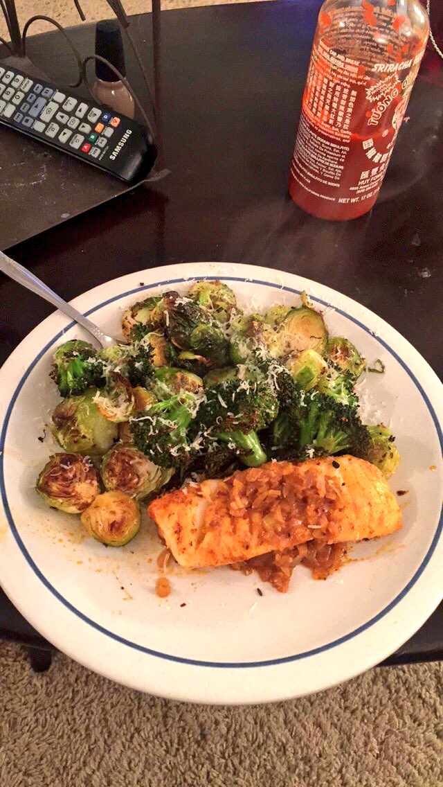chasingPB's tweet image. Fish fish fish fish! And some greenies! #broccoli #Brussels #yummmmmm