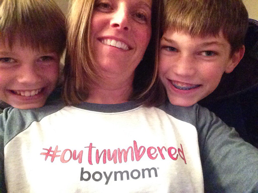 avb_amyvb's tweet photo. Loving my new shirt #outnumbered #boymom https://t.co/dqMuz4Em2M