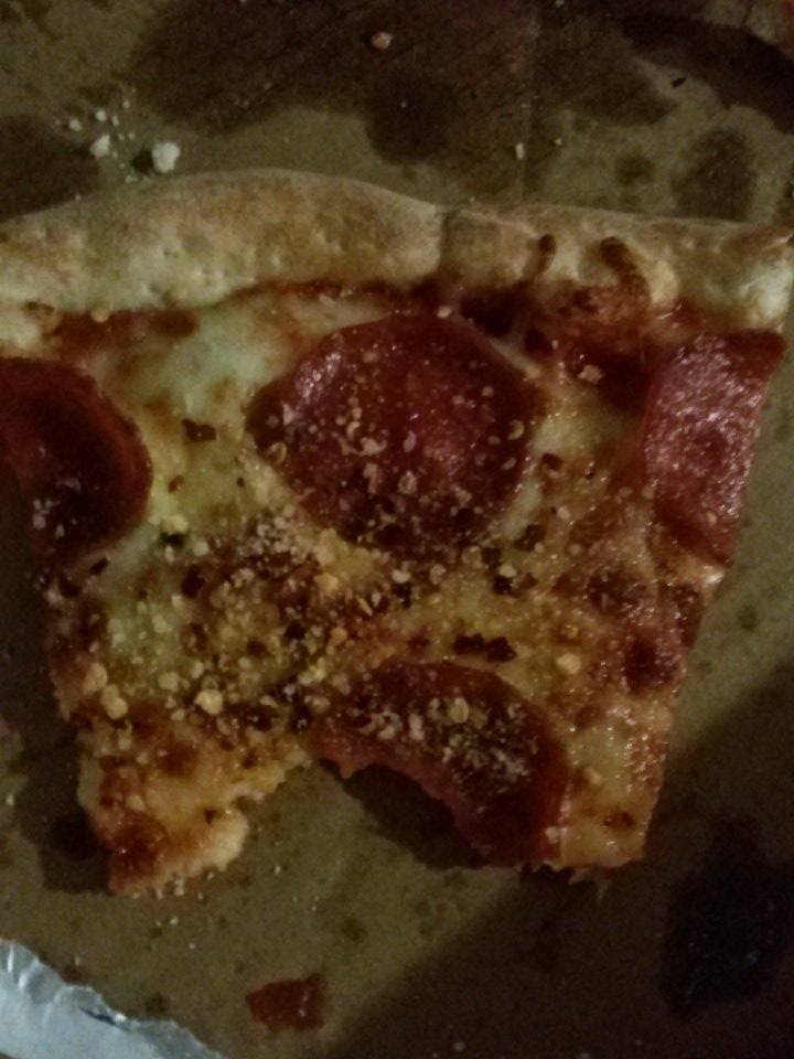 kennedy_shante's tweet photo. @NYPDPizzeria omg the best pizza in Cincinnati!! #NypdPizza https://t.co/SLW2RVsFl3