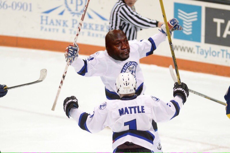 SectionVJordan's tweet photo. This one goes out to the Geneseo-Livonia hockey team 😊 https://t.co/7YAcb7hk1r
