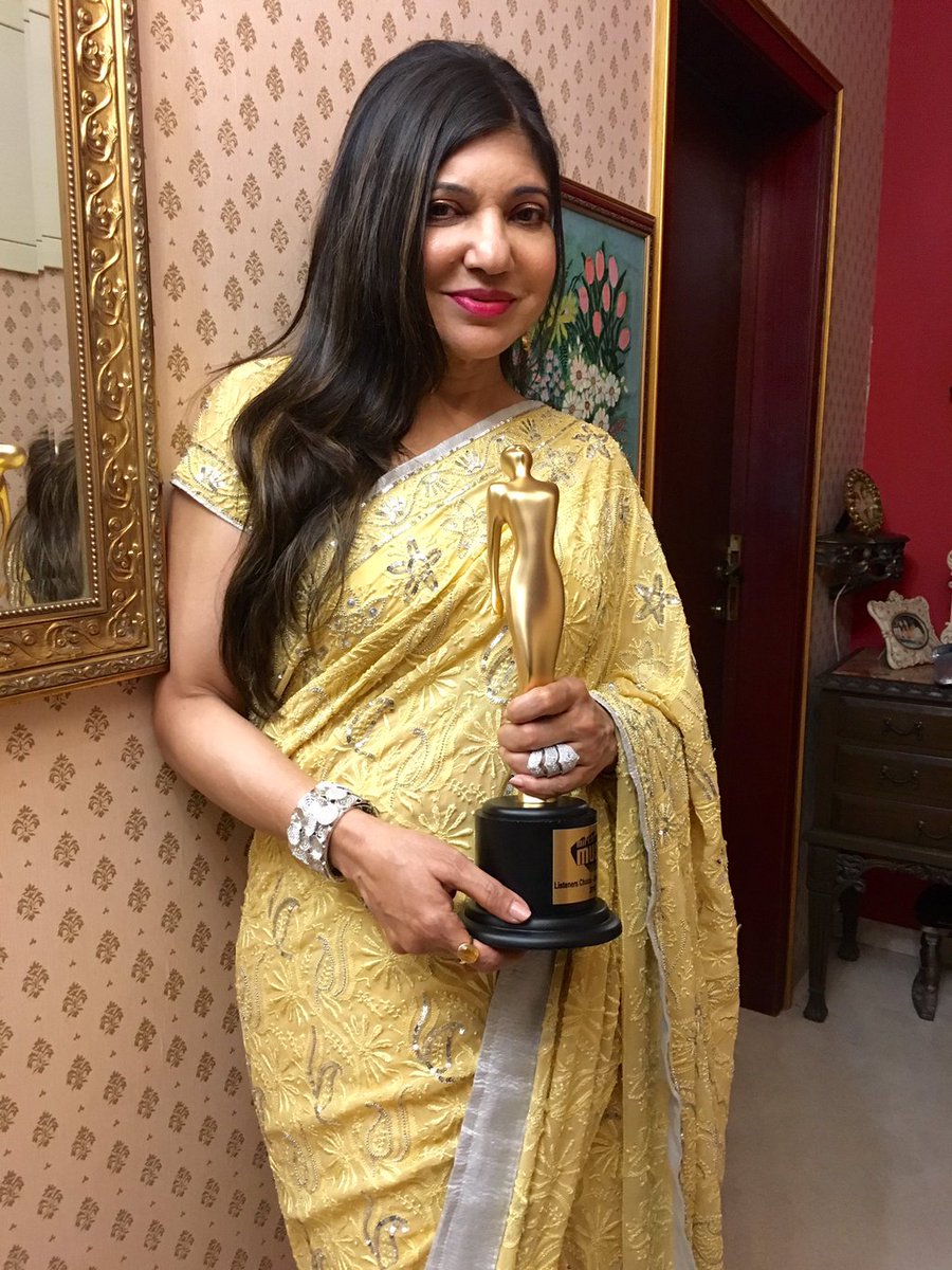 AlkaYagnikFan_C's tweet photo. @SyeshaK @thealkayagnik many Congratulations Alka jee!❤️
#MadeUsHappy
Thank you for sucha adorable #AgerTumSaathHo.! https://t.co/72JPHQEZww
