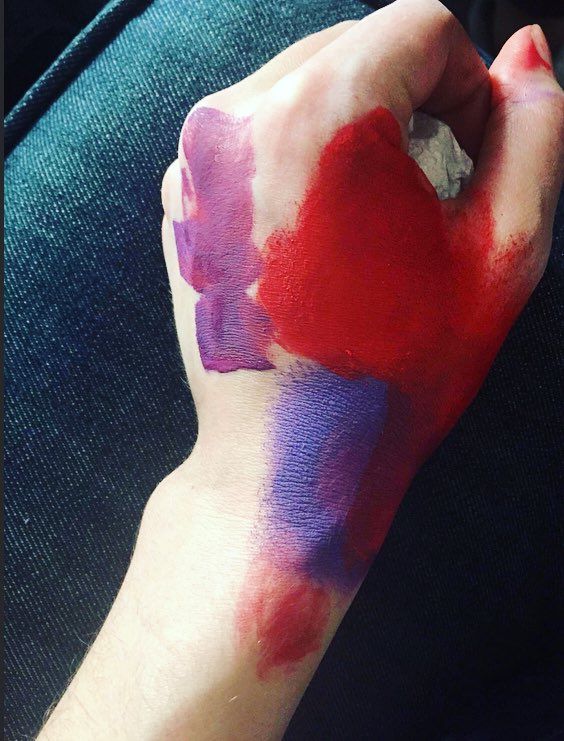 Paleta de colores de #imamodel en la mano de <a href="/JazminCalcarami/">jazmin calcarami</a> #jcagency #makeupart