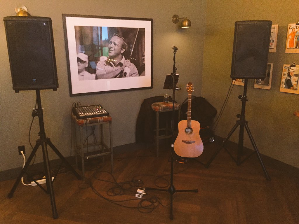 BarryQuinnMusic's tweet photo. Monday night gig @1UnderVancouver for #PellarEstates https://t.co/o6MF3n867S
