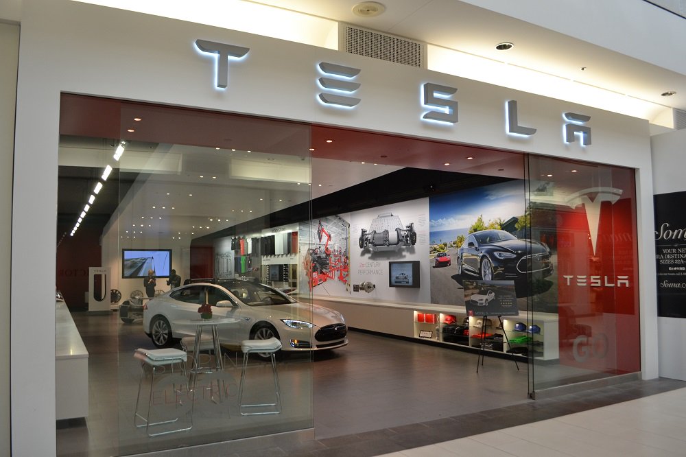 wefficiency's tweet image. Tesla's direct sales business model is disrupting the old and inefficient dealership model. bit.ly/1T4xryS.