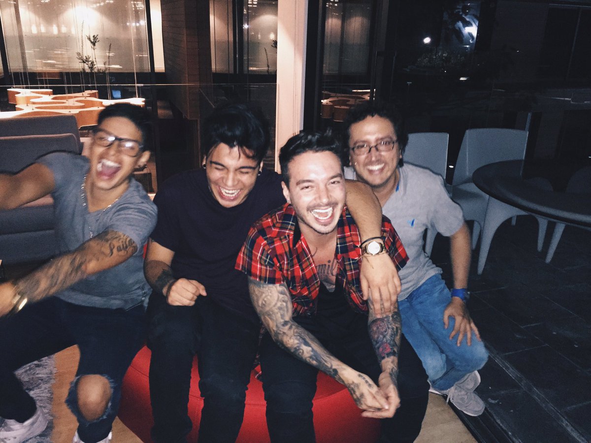 Vamos hermanitooo!! Después de tantas risas, te lo mereces ! #KCA #VotaSebastianVillalobos
