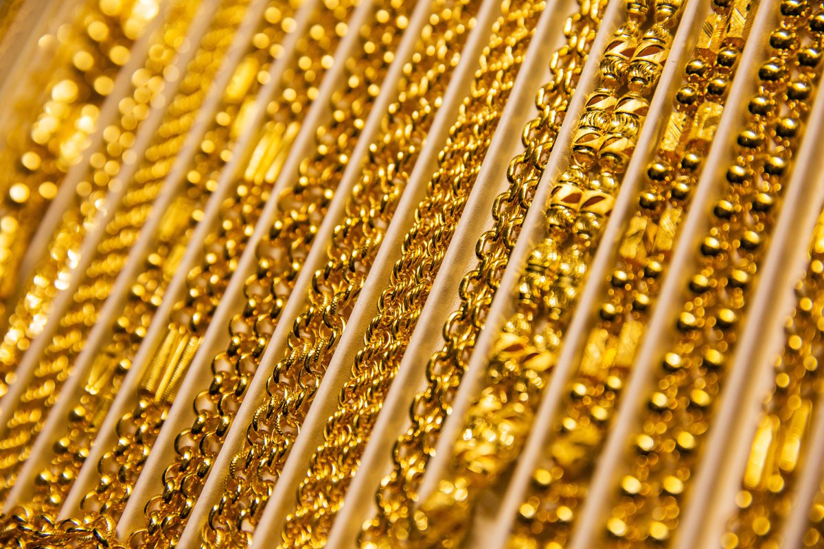 business's tweet image. Gold is on pace for its best monthly gain since 2012 bloom.bg/1pkEGGq