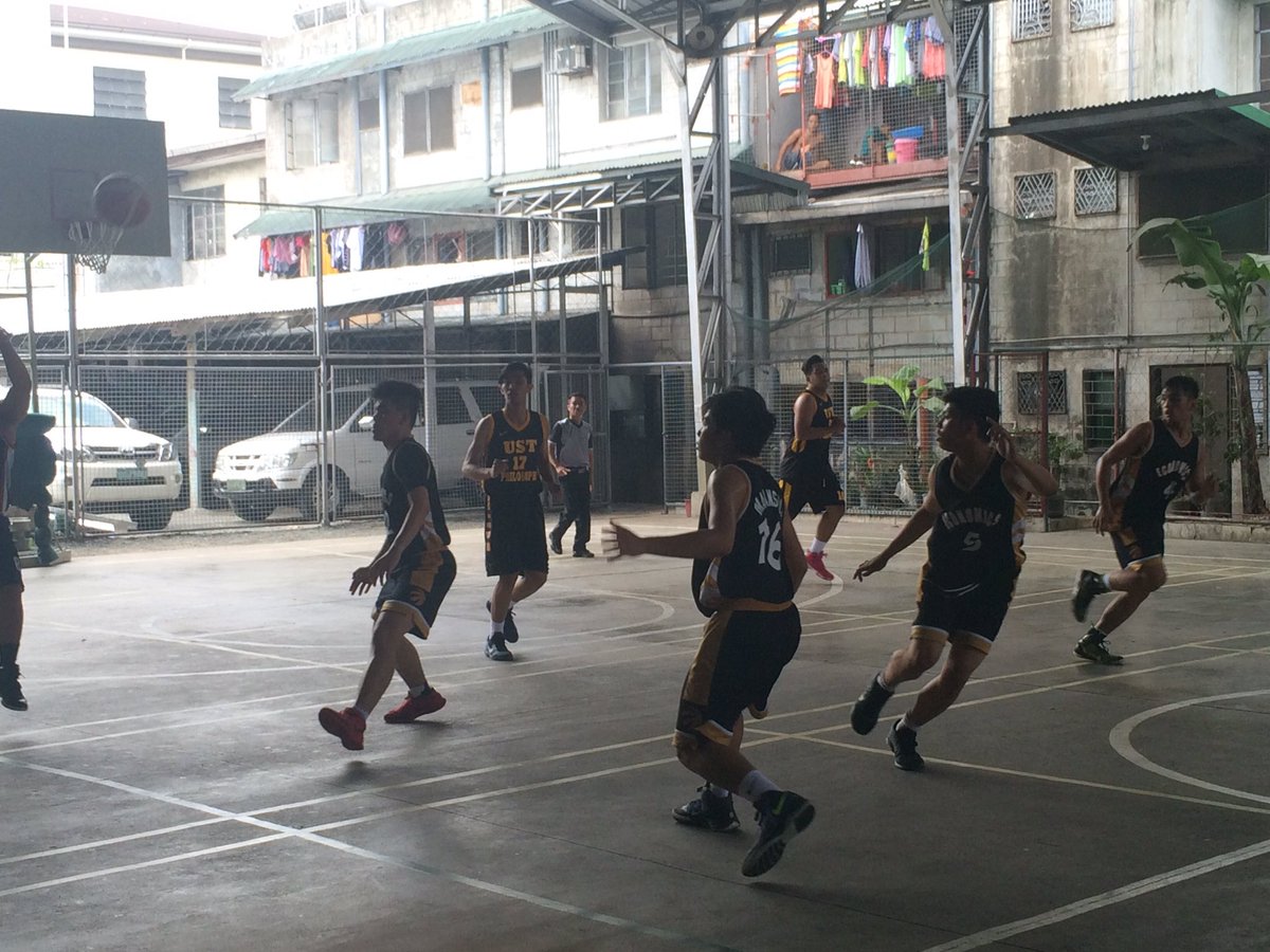 ust_absc's tweet photo. A minute left with PHILO leading at 44 and ECO at 35!! #AB120 #AthenaCup2016 #TheArcade2016 https://t.co/Px3YDmB1fO
