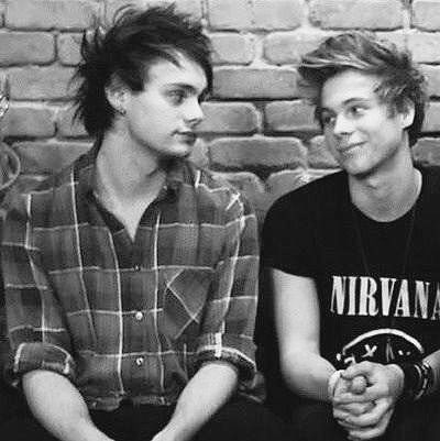 blueberrymuke's tweet photo. how did they ever live without each other? -ali https://t.co/HaW8BBmu9p
