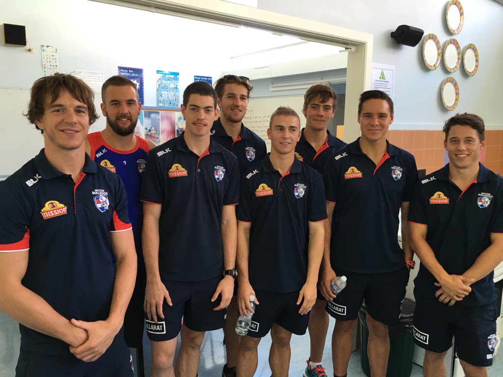Fantastic clinics with the <a href="/westernbulldogs/">Western Bulldogs</a> in Casterton@AFL_WD <a href="/aflvic/">AFL Victoria</a> . Well done boys!