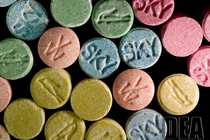Newsweek's tweet photo. People have been unknowingly getting high on bath salts thinking it's ecstasy https://t.co/gHVdPpHvou https://t.co/OoyNqv7eSH