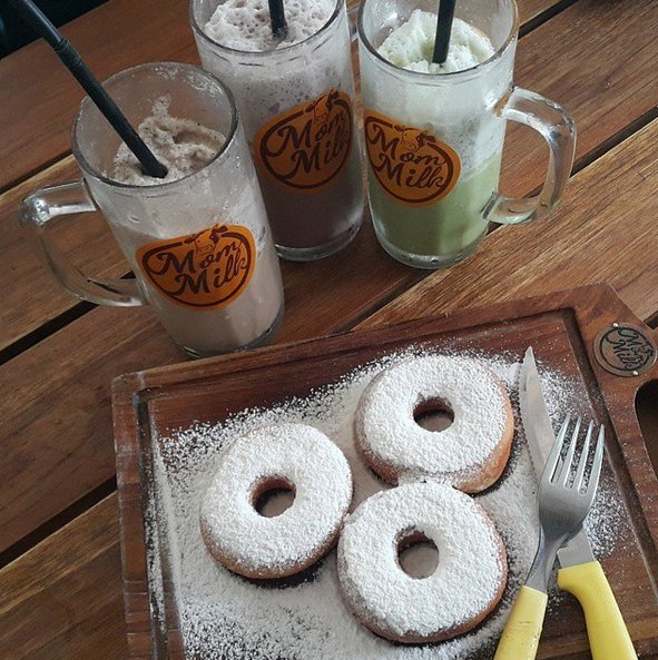 InfoTimlo's tweet photo. [adv] Kehausan di jalan, mampir ke @MOMMILK_SOLO dulu tweps biar seger https://t.co/FOqAk3pcze https://t.co/n8w2A6dGUT