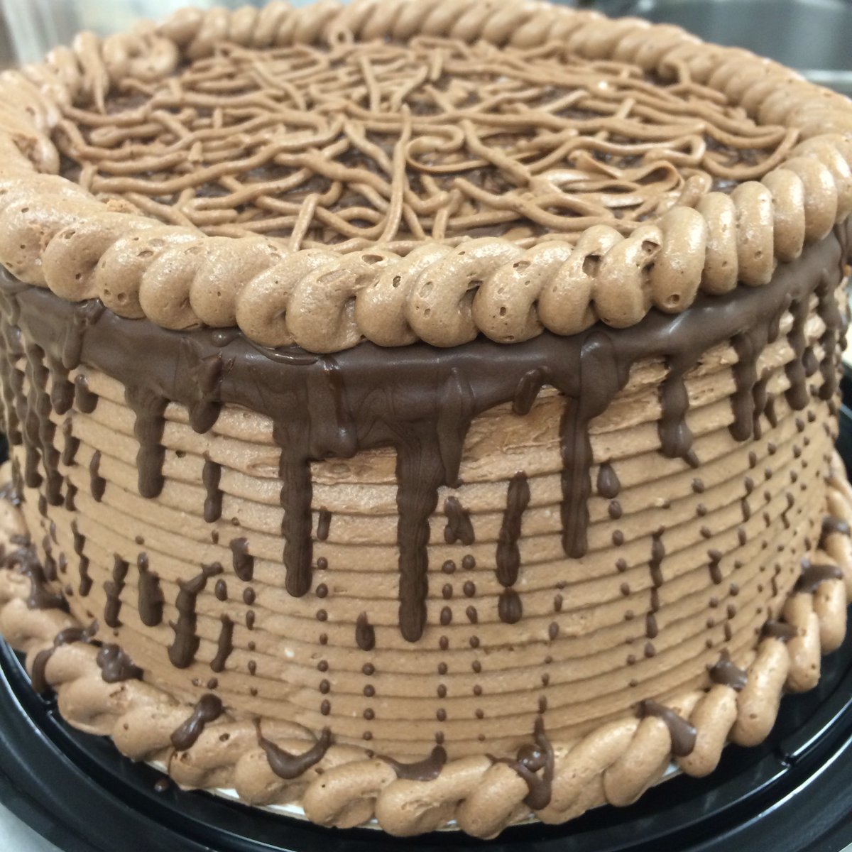 HENDERSCHEETZ's tweet photo. Tonight's 1/2 foot chocolate creation @NAIT. @NAITCulinary #NAITCE https://t.co/ME3HnMFtXs
