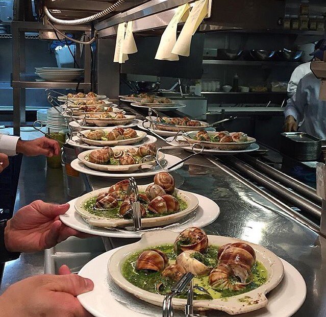 chefnateking's tweet photo. One group really liked the #escargots @cachecacheaspen! #snailfest #garlic #novampireshere https://t.co/xAW9VfwtaM
