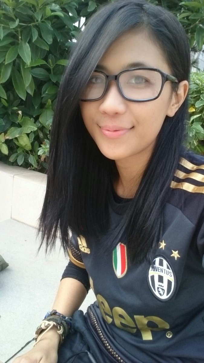 hpy11juvedonna's tweet photo. Ketemu #ilermerda agaiiin!!! Disenyumin aje #NextMatch #InterJuventus #TIMCup #semifinal #3maret2016 pkl 02;45 wib https://t.co/LFUu0EddsO