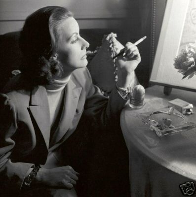 devious_impulse's tweet photo. #coffee #cigarettes #beinggretagarbo
#pistanthrophobia #liberosis #adronitis #exulansis #nobodywillreadthis https://t.co/0LYZ6mJLLU