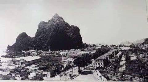An old #HalongBay from the previous century. Who can tell the name of the mountain in the photo? #DiscoverHalong