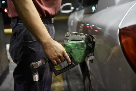 elespectador's tweet photo. Gasolina baja $106 y el ACPM $11 para marzo de 2016. https://t.co/I5WIazNf6j https://t.co/xUhWBTCgeS