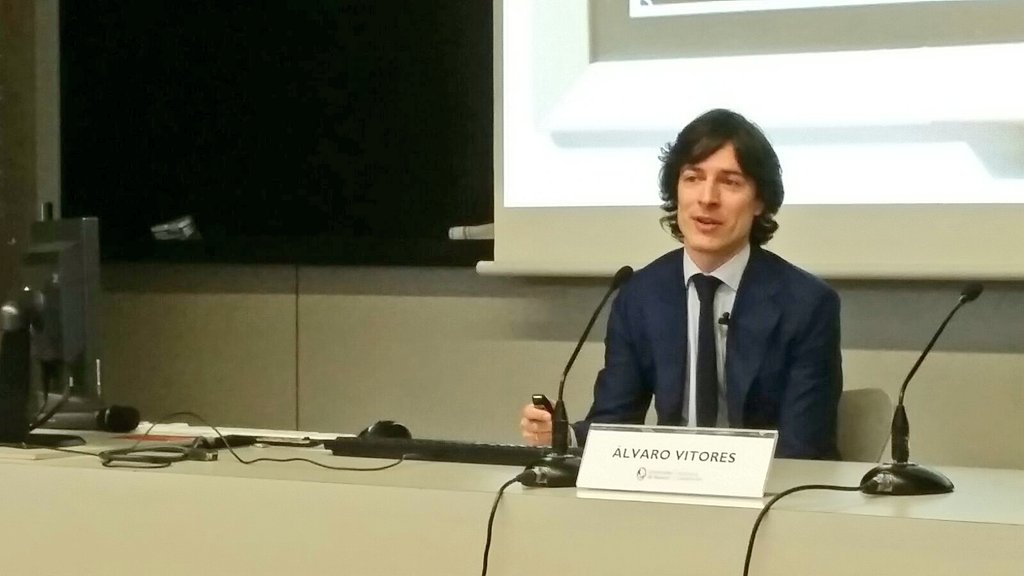 fcomunav's tweet photo. Álvaro Vítores, director marketing @AthleticClub: "La frustración a veces te abre nuevas perspectivas". #fcomconecta https://t.co/YMETvnexEI