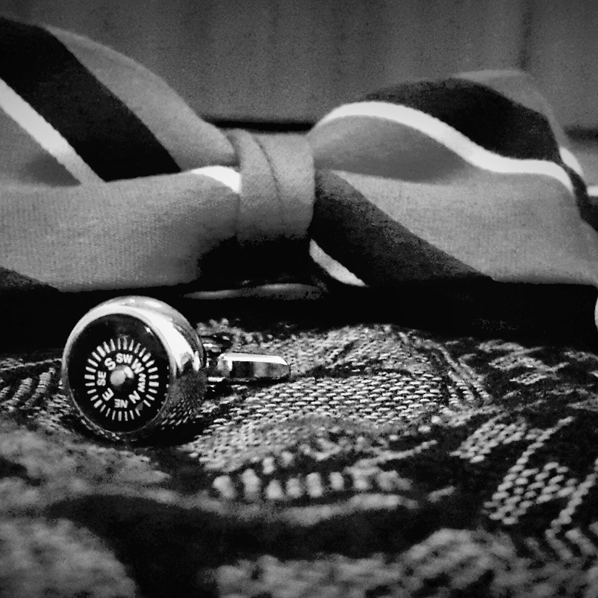 corbata_gemelos's tweet photo. No perdamos el norte.#gemelos y #pajarita para un buen #martescreativo https://t.co/Vmklqh5WHt
