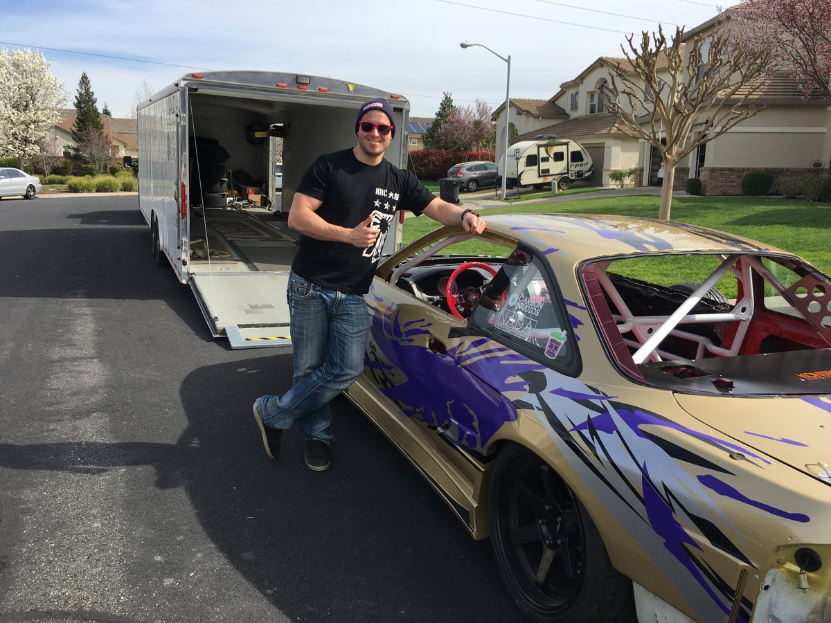 Ryan1Rasberry's tweet photo. #flexin with #goldmember. #formuladrift season so close i can smell the rubber burning! #optimus5 #JDM https://t.co/2Ym15rdkcO