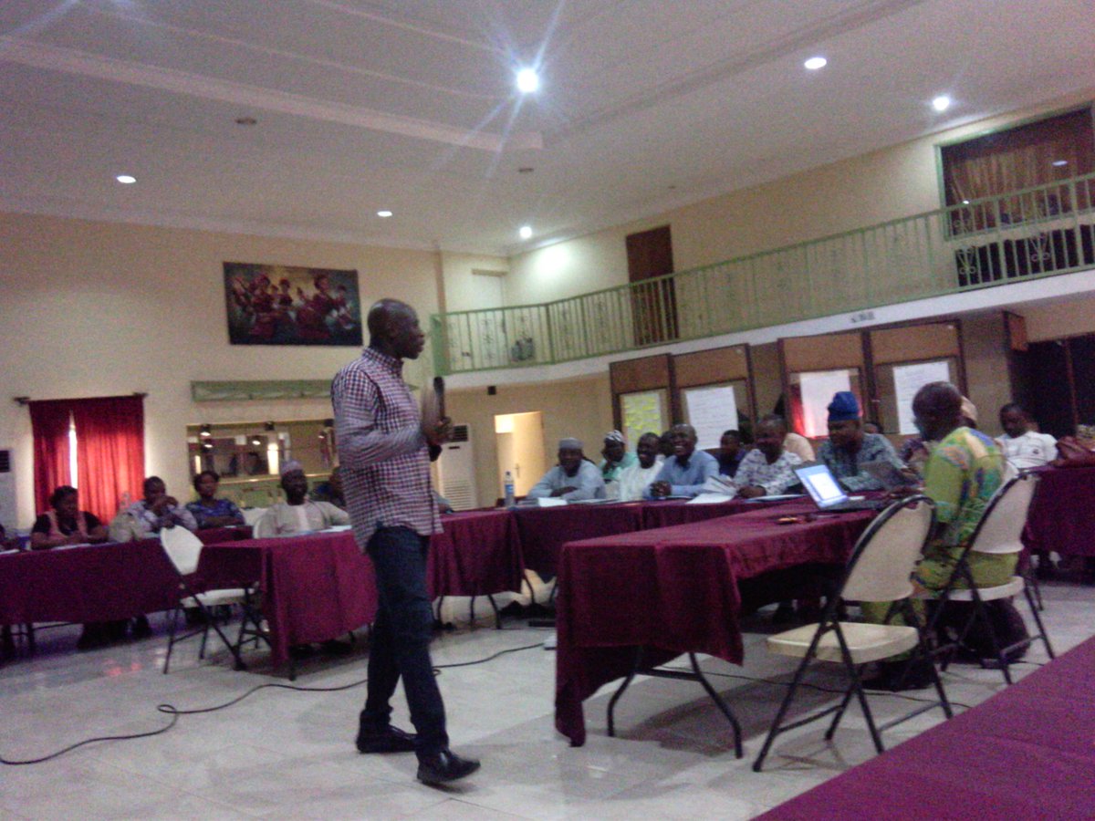 DotunRoy's tweet photo. @WaterAidNigeria Day 2: Media Network Workshop in Benue @dbluesage addressing #Opendefeacation issue @OlumideIDOWU https://t.co/HXdgqTTq5u