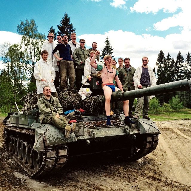 Internettsider's tweet photo. Kjør helikopter eller tanks! Ta en titt på nettsiden vi har laget for https://t.co/xGEzSHr8fQ. https://t.co/vwsTI6231B