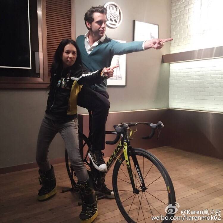 emili_dance's tweet photo. @mikasounds  with the very famouse chinese singer Karen Mo 😍😍😍👏🏻👏🏻👏🏻 #MikaInChina https://t.co/9rbDXtY6he