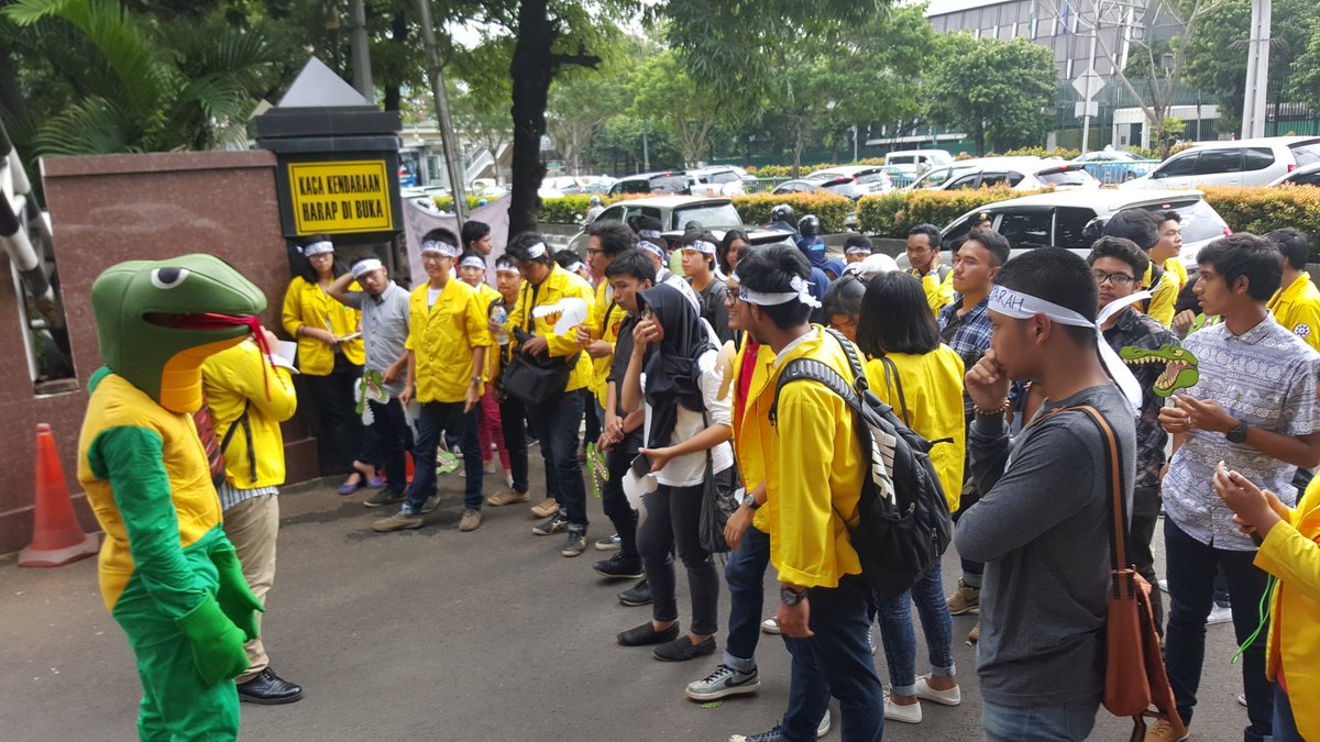 Pembacaan tuntutan oleh gerakan #AdiliSitok dan elemen-elemen yang tergabung dalam gerakan ini