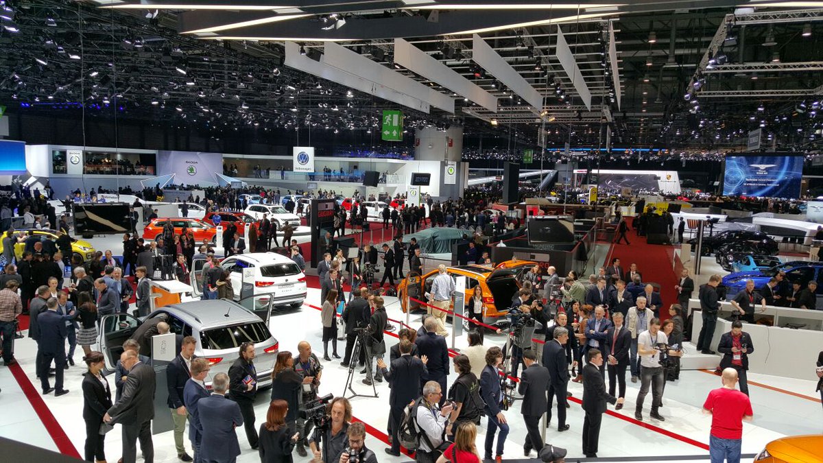 sobreruedascom's tweet photo. De lleno en el Salón Internacional del Automóvil de Ginebra 2016 https://t.co/LlDXyrshmi