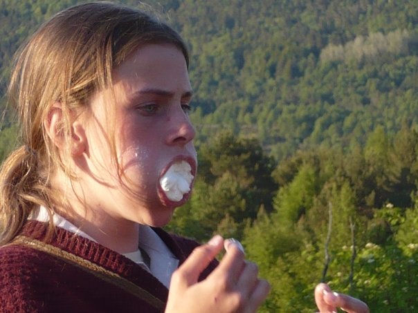 saemmerhoff's tweet photo. når jeg slo alle rekorder på funny-bunny på speiderleir i 2006 med 18 marshmallows #urørtfasit https://t.co/TDfJuu3jke