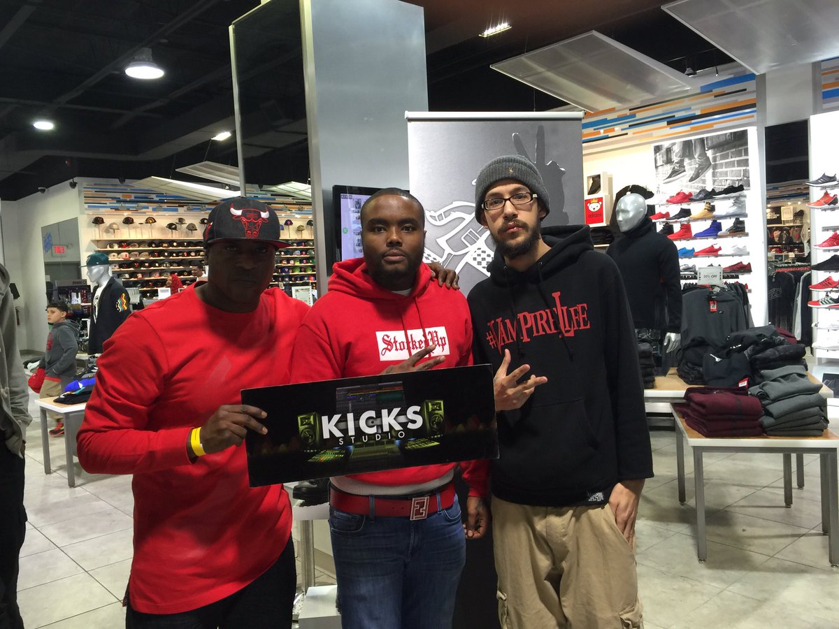 730dollaz's tweet photo. @TommybrownHbv @therealQuilly & MySelf @kicks_usa @playcloths Launch Party #KicksStudio #KicksUSA https://t.co/XayRifciqX