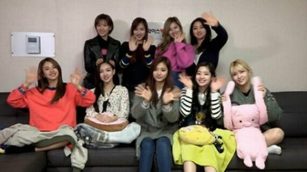 allkpop's tweet photo. TWICE releases another preview to their first own reality TV show 'Twice Private L... https://t.co/iWuhVdkoyr https://t.co/LIouDNSXem