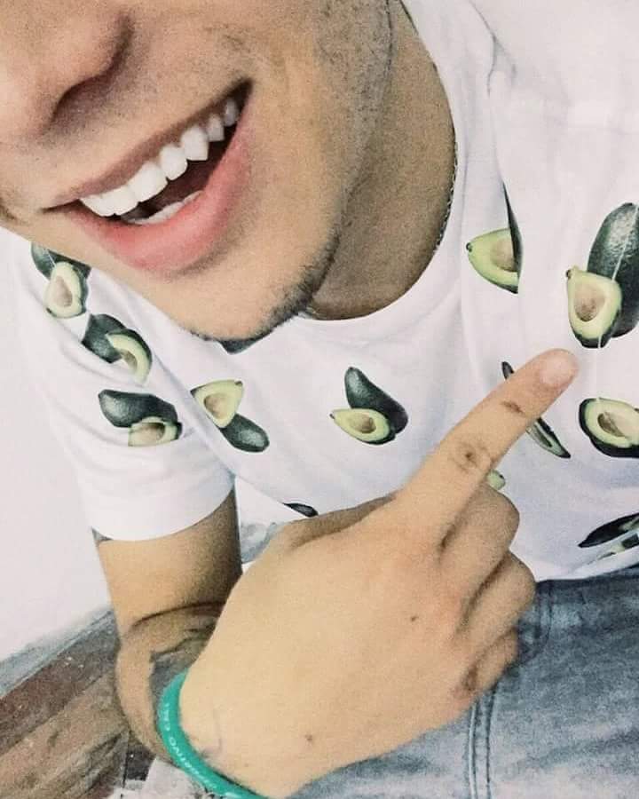 thankyteler's tweet photo. 1 RT = 1 VOTO
100 RT = 100 VOTOS 
1000 RT = 1000 VOTOS
RT RT RT RT 🙆 
#KCA #VotaSebastianVillalobos https://t.co/97T0Ixu5En