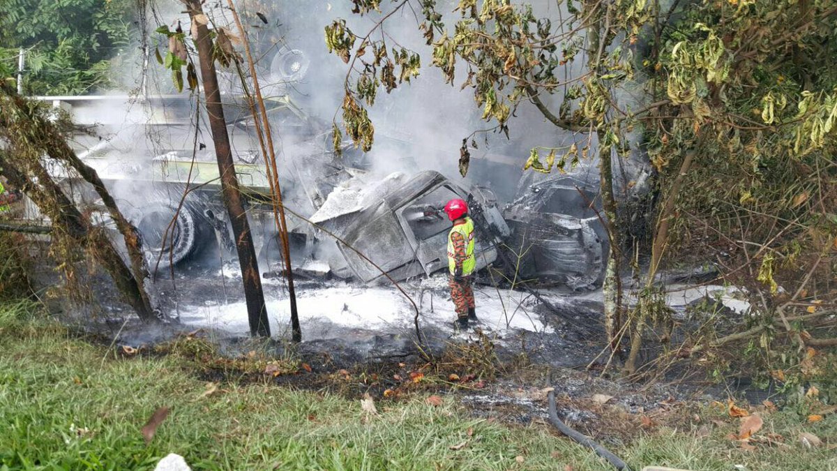 bharianmy's tweet photo. Lori berlanggar, 3 cedera

Selanjutnya di https://t.co/rHzc6EIO09 https://t.co/IlWtO8PdRp