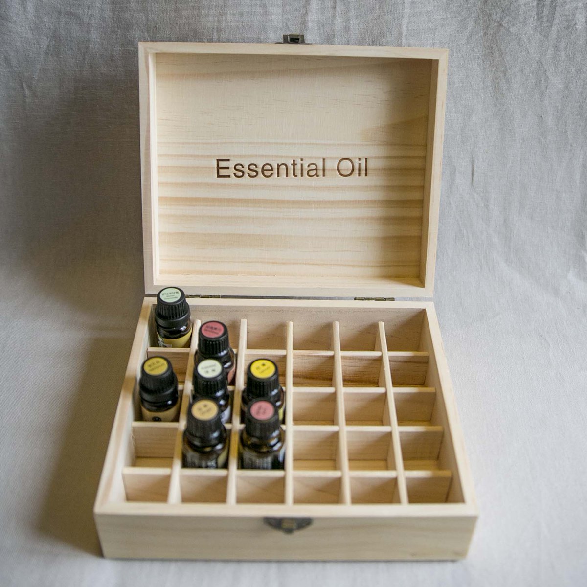 Essential_Dlite's tweet photo. $17~New 30 Slots Essential Oil Wooden Box! Llightweight and compact. #essentialoils https://t.co/DF9mbr4EMd https://t.co/R7ahXSBepI