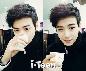 lovexbinu's tweet photo. The most handsome predebut photos I've ever seen in my life. πππ
#ChaEunwoo #reallifeprince https://t.co/svWKUqDioF