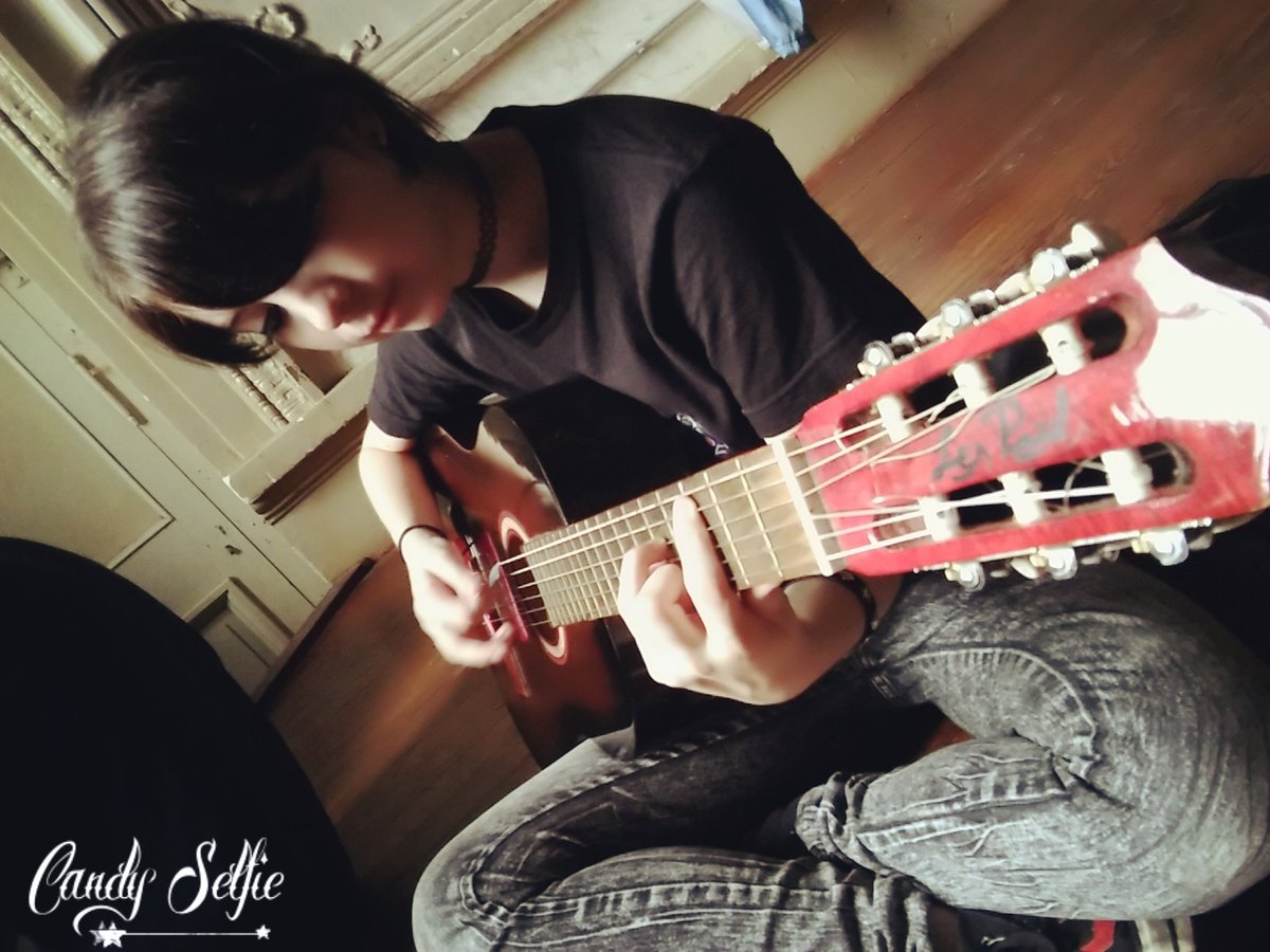 mikvidela's tweet photo. #componiendo #musica #Pasión ❤ https://t.co/C7wJQ7cYkT