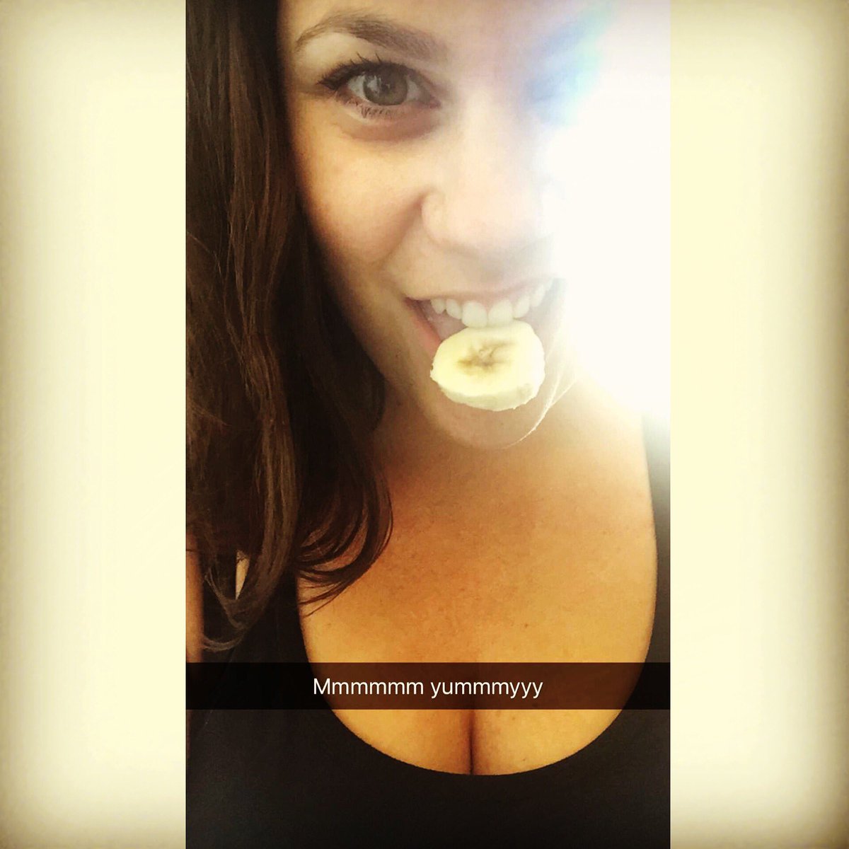 AmeliaSmodel's tweet photo. 🍌Yum yum get in my tum! Eat well, feel well! Grab a nana instead of the muesli bar for an energy packed snack! 🍌 https://t.co/WgYegkMT6a