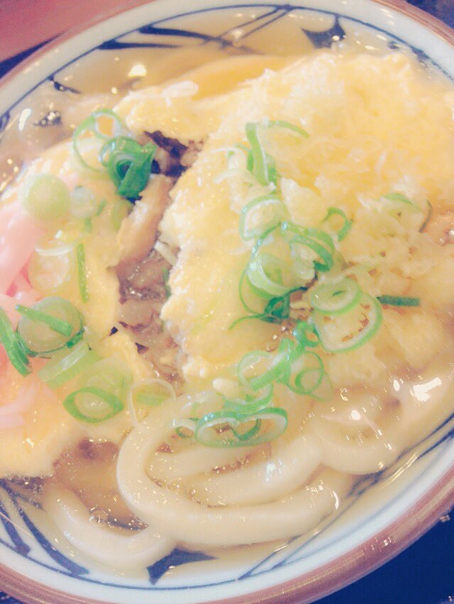 DekiIIer's tweet photo. 心の友と新メニューを食べに来たよ。これからカラオケに行きます💫 https://t.co/zSygxj1HSr
