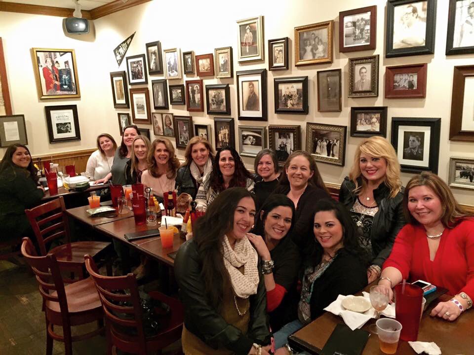 Venusnep's tweet photo. Always great to see @KristenAshley68 &amp; these other awesome ladies! #ApollyCon2016 #RockChicks #BookWorm #Savannah https://t.co/LrMBVYUmSF