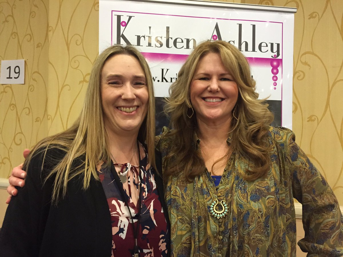 Venusnep's tweet photo. Always great to see @KristenAshley68 &amp; these other awesome ladies! #ApollyCon2016 #RockChicks #BookWorm #Savannah https://t.co/LrMBVYUmSF