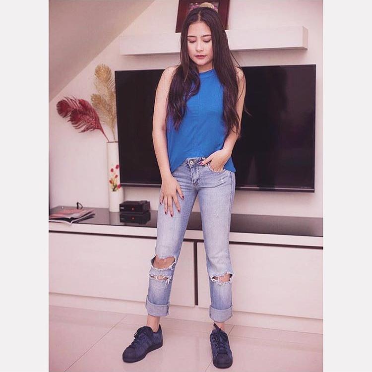 adheesyrf's tweet photo. Bidadariny Ali 😍😘 @PrillyBie https://t.co/xieWAReYpF