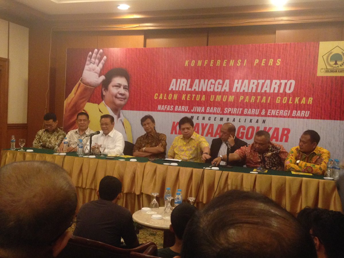ALuntukGolkar's tweet photo. Sebagai Ketua Umum Kosgoro 1957 saya menghadiri Deklarasi saudara @airlangga_hrt sbg calon Ketua Umum Partai Golkar. https://t.co/z9dCTkAHUw
